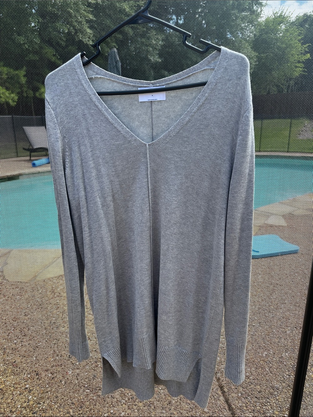 Old Navy Light Gray V-Neck Women's Sweater Tunic Top